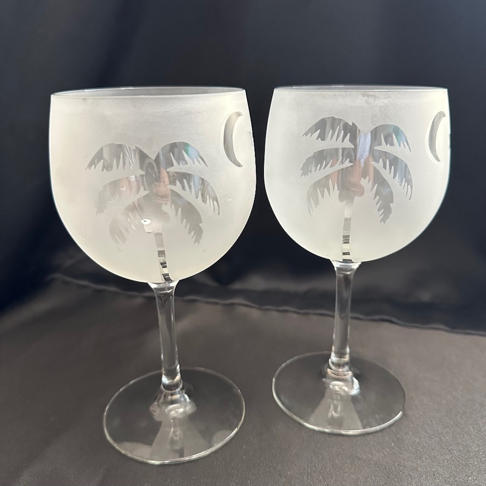 Set of 2 Palm Tree Moon and Stars Etched Wine Drinking Glasses 12.75 oun…